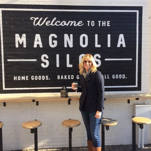 Meet your Posher, Lori - Picture 1 of 1